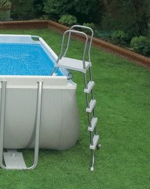 Прямоугольный бассейн Intex 975х488х132см (система очистки воды+песочный фильтр 220В, лестница, настил, тент, сачок, скиммер, волейбольная сетка)